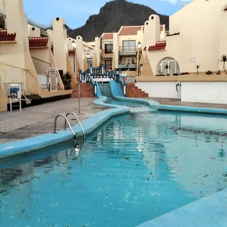 Beachside Retreat: Poolside With Wi-fi *